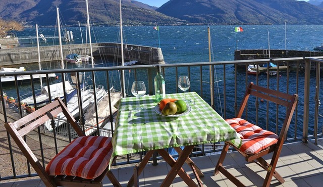 Modern apartment with balcony and lake view, located directly on Lake Como
