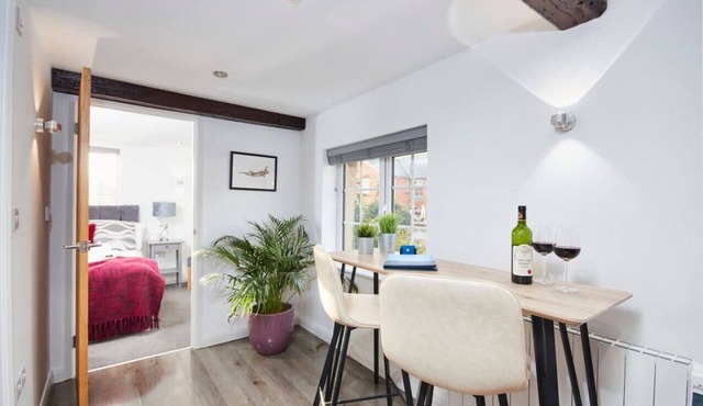 Modern Apt near EMA w/Free Gym Access & Fast WIFI