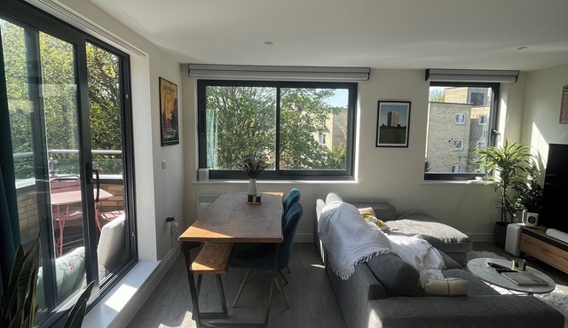 Modern & Bright | 2 Bed | Pvt Balcony | Islington