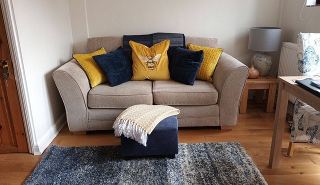Modern Cottage in historic town close to Cotswolds