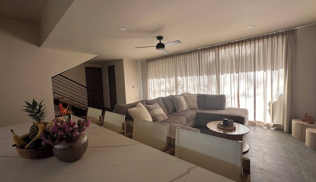 Modern centrally located 3 bed beach house in Marbella - walk to town and beach!