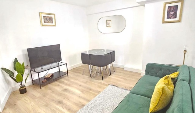Modern Elegant Garden Apartment near Tufnell Park Station - Quick Links to Central London