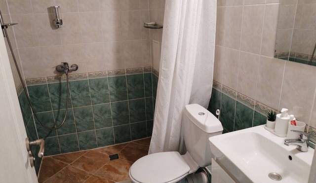 Modern Premium Оne-Bed Apartment: Pool View, AC, Free Parking, near Cacao Beach