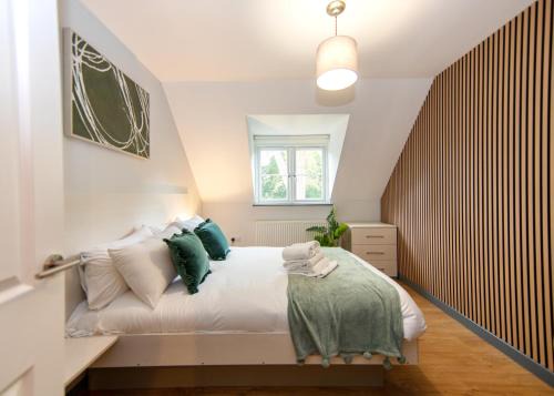 Modern Southampton Apartments with Free Parking