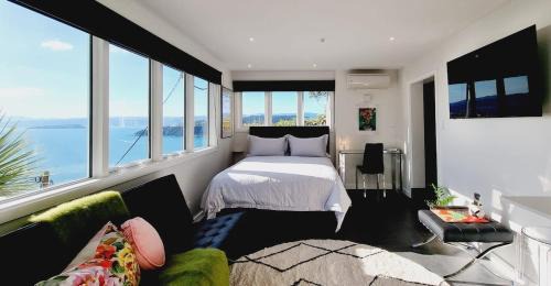 Modern Studio with Stunning Harbour Views