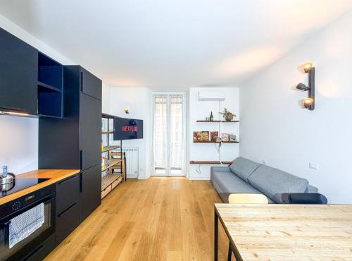Modern Two-Room Apartment with Balcony 2km from the Center