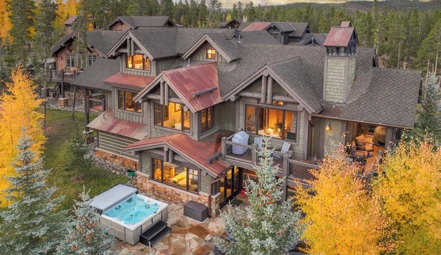 Monarch at Shock Hill: Elegant Home w/Hot Tub, Firepit, Near Gondola