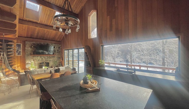 MontTremblant PrivateRanchLake&Trails 3Bdr 2Fireplace HotTubSauna Farm&SkiSlopes