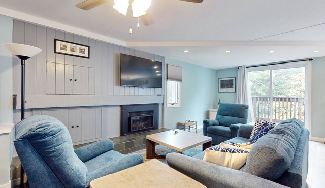 Mountain Condo with Three Pools, Hot Tub, Tennis, Game Room & Gym