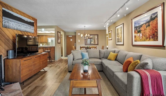 MtnViewPool&Spa+ 2SpaciousMstrSuites+ 2CarGarage+ ~5minWalkToEagleChair+ Views…