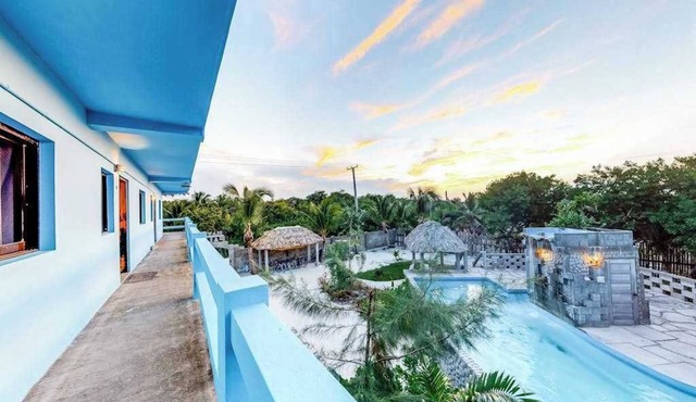 Multi-suite property w/private pool, rooftop, grill, kayaks, partial AC & WiFi
