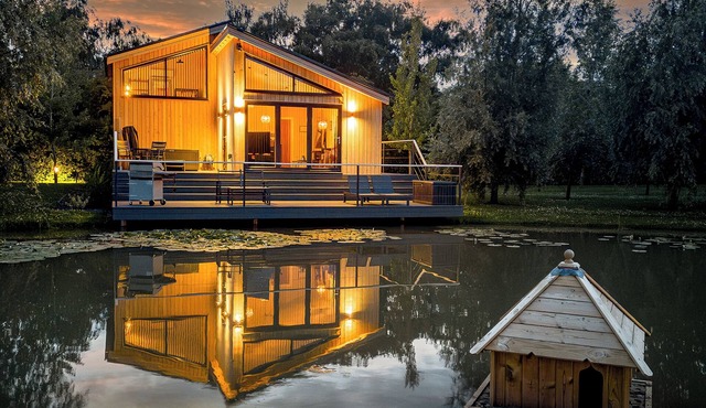 Muntjac Lakeside Lodge
