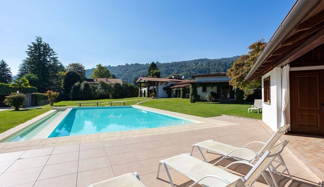My Rental Homes - Villa Brin with tennis court, private sandy beach and dock