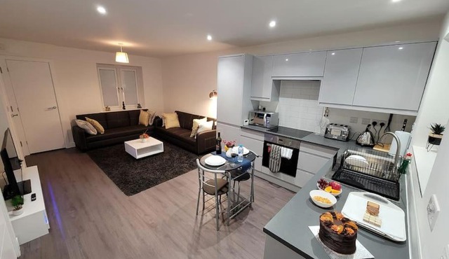 New build home with WI-FI, Smart TV, dedicated office floor, large terrace and Free parking