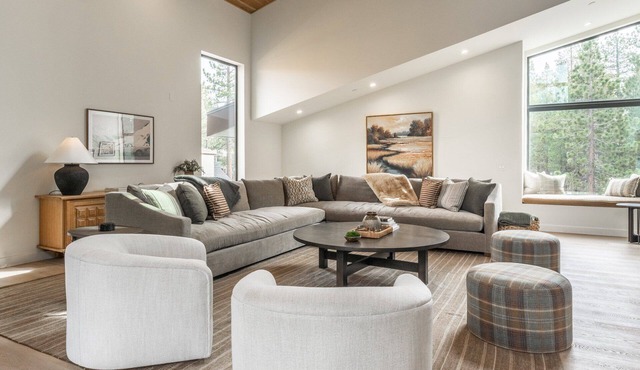 New Large Luxury Home 4BR/4.5BA, Obsidian Reserve #146, Hot Tub, 2-Car Garage – Golf Course Views