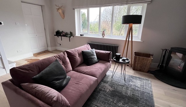NEW Luxury 2 bed Cottage in the Historic City Winchester with private parking