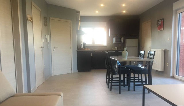 New residence with private parking and 2 apartments for 4 people each.