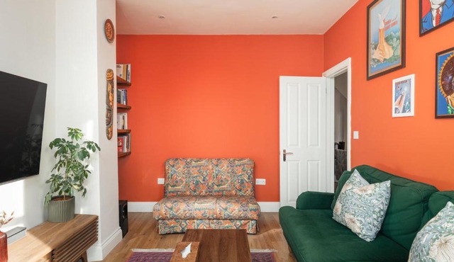 New! Spacious 3BR Split-Level Maisonette with Garden