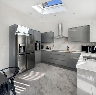 New Spacious 4Bed Home with Garden & Driveway Beeston