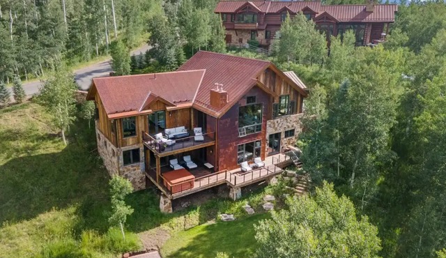 New! Stunning Mountain Views, Private Hot Tub, Perfect Layout