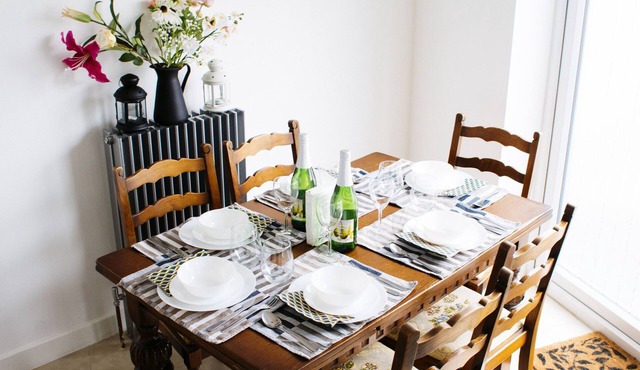 Newly Refurbished Large Family Home-6 minute to Tube