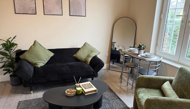 Newly Renovated Flat - Fast Links to Central London