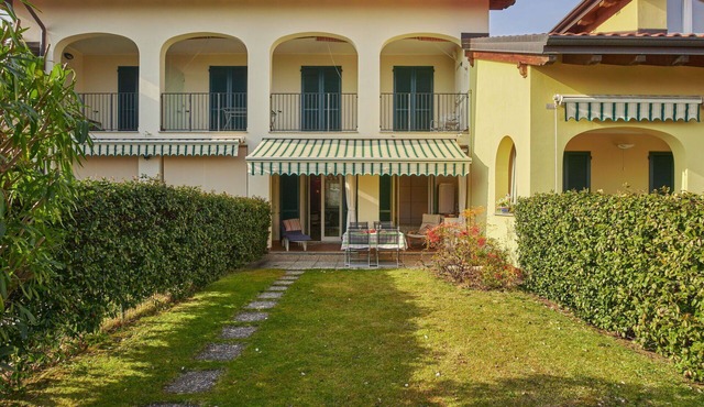 Nice apartment for 4 guests with WIFI, pool, TV and pets allowed