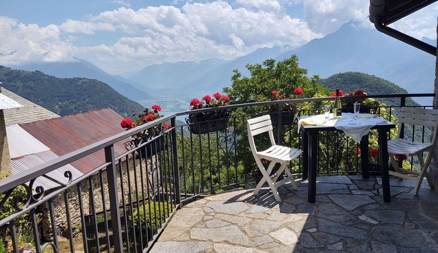 Nice apartment for 7 guests with WIFI, TV, patio and pets allowed