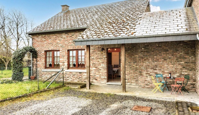 Nice home in Somme-Leuze with WiFi