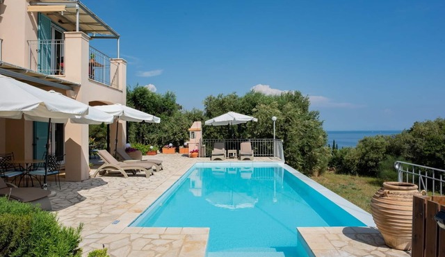 Nissaki 3 Bedroom Hampton Style Villa near to Glyfa Taverna & the beach