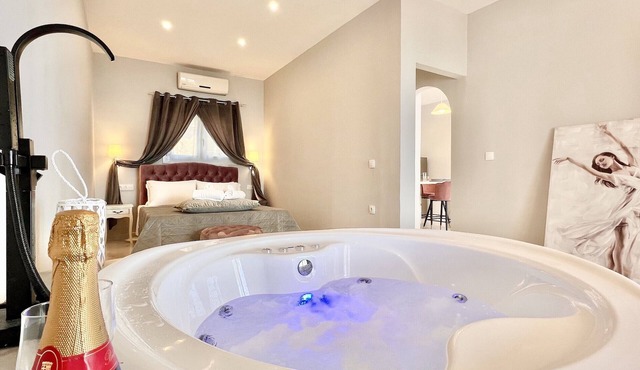 Nissaki Anemone Luxury Apartment with Jacuzzi