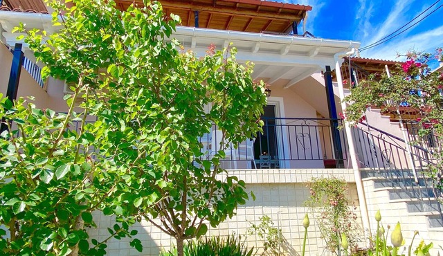 Nissaki Cyclamen Luxury Apartment