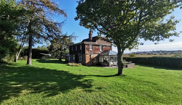 Norlands Cottage - a cottage that sleeps 8 guests in 4 bedrooms