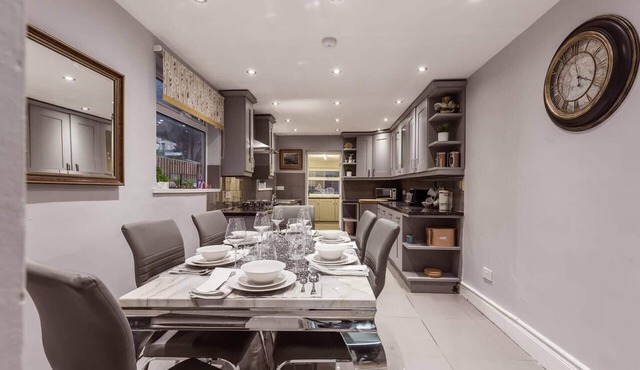 North Central London House/Sleeps8/garden/wifi