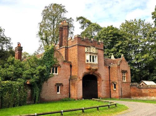 North Lodge South