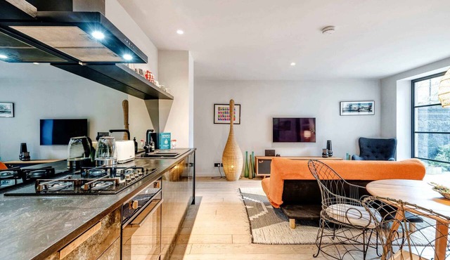 Notting Hill 2 Bed with Sauna - by Out of Office Lifestyle