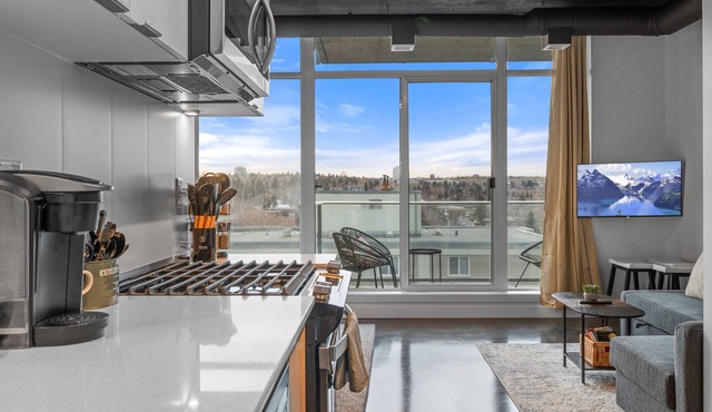 "Nova" Industrial Bright Studio | Sofa Bed | AC | Mins to 17th Ave