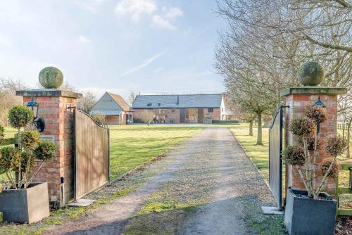 Oakfield Barn - Stylish Stay for Large Groups