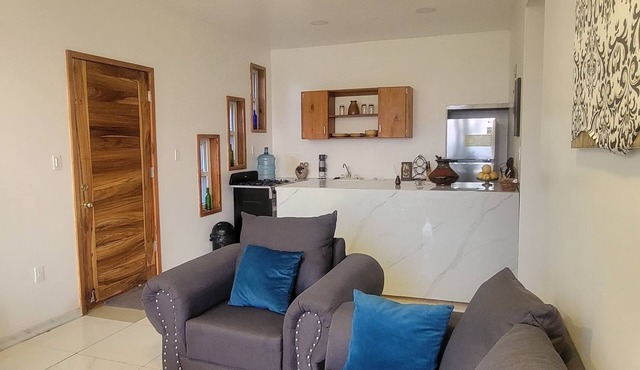 OasisCharming 2-bedroom condo WiFi, AC with amazing views of ocean/Crawfish Rock