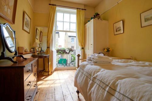 OBSERVATORY HOUSE, 9BR, NR Universal, with Pool