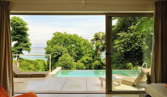 Oceanview Villa Newman/private pool, steps from the beach