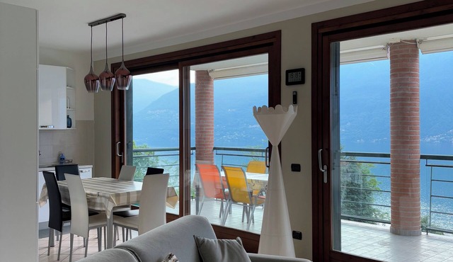OFFER IN MACCAGNO: SPECTACULAR VIEW ON LAKE MAGGIORE - 2 km from the border