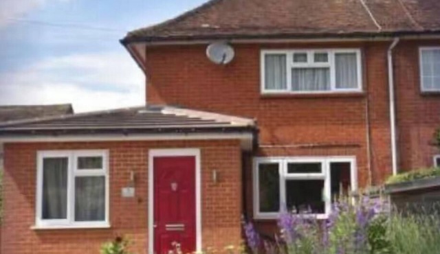 Old Basing Retreat is a sleek 3 bedroom, 2 bathroom home in historic village.