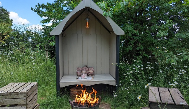 Old Tinny Cider Hut: A Unique stay in Beautiful Countryside