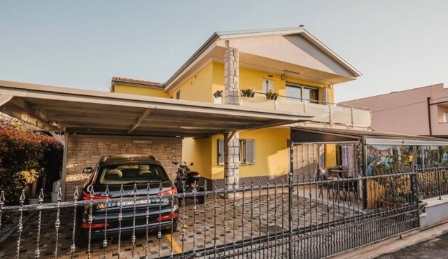 One bedroom apartment with hot tub Umag (A-25324-b)