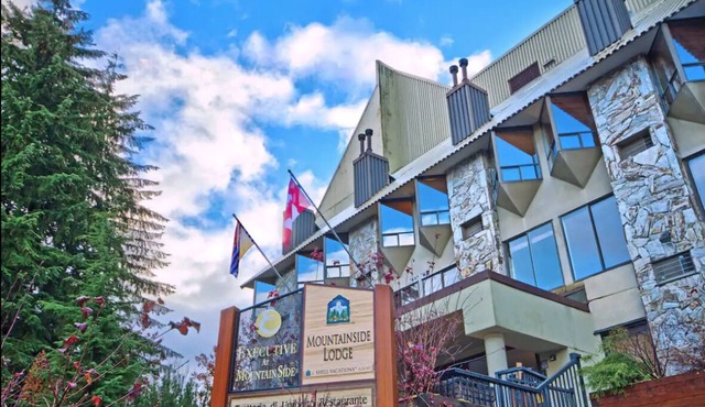 One Bedroom Suite 1 min from Slopes + Pool/Hot tub