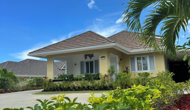 Opal Villa @ The Crest Luxury 4-Bedroom Getaway with Pool & Private Beach Access