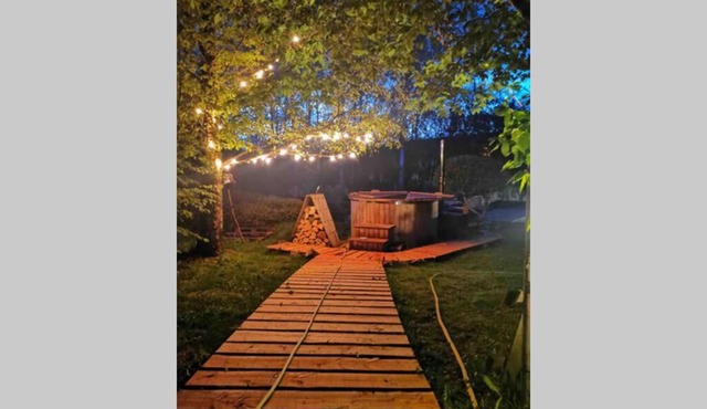 Out & LODGE Prunelliers