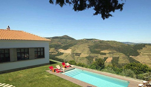 Outstanding Pinhao Villa | 4 Bedrooms | Villa Gouva | Pool Table
