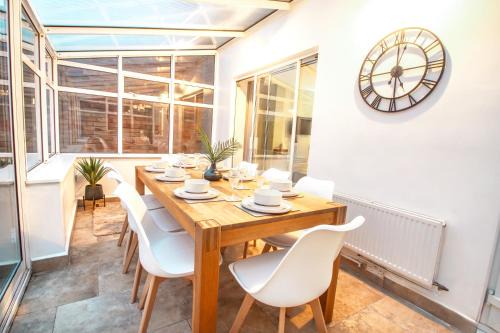 Oxfordshire base 4 bedroom with parking